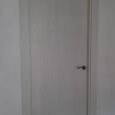 puerta lisa veta vertical en roble acabado decape blanco roto